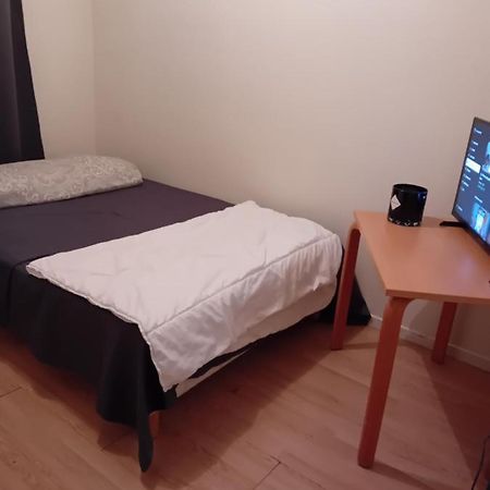 Une Maison En Ville 圣但尼 外观 照片