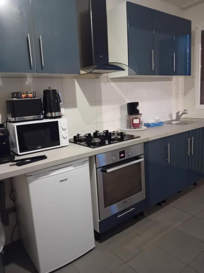 Une Maison En Ville 圣但尼 外观 照片