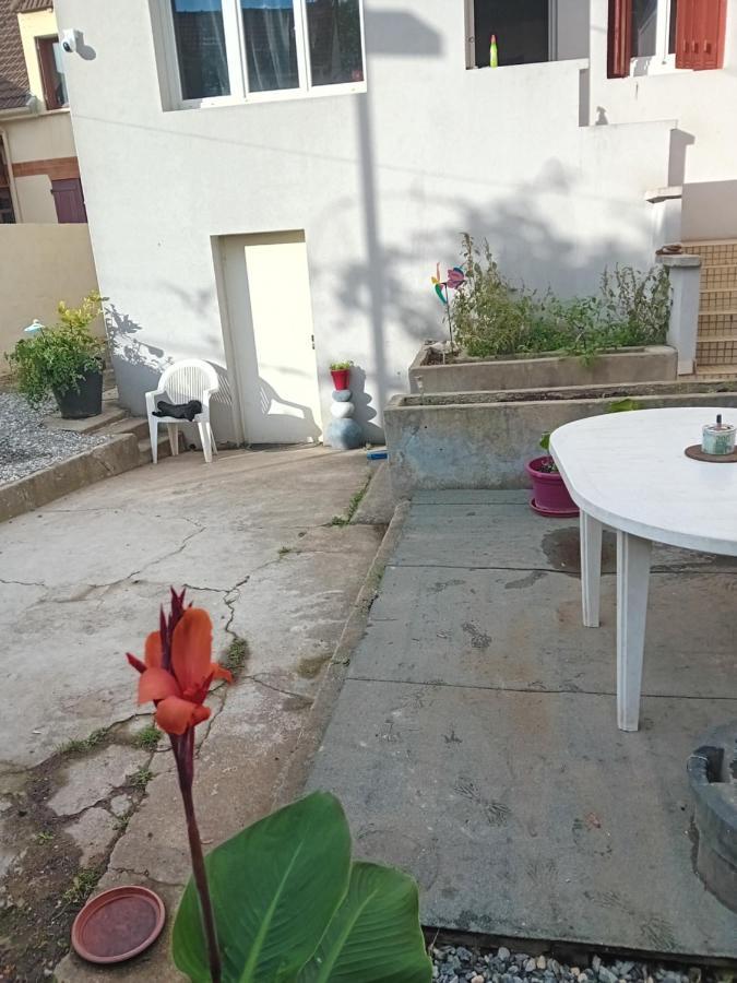 Une Maison En Ville 圣但尼 外观 照片